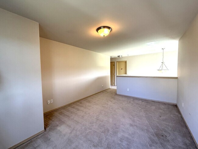 Building Photo - Sunnyside Area Home with Amazing Views!
