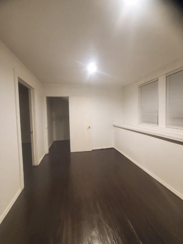 Building Photo - 11806 Farringdon Ave