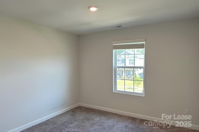 Building Photo - 221 Emmett Dr