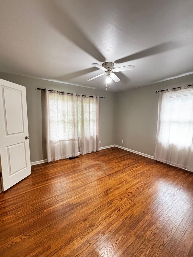 Building Photo - Brookside Charmer on secluded dead end street, just a 2 minute distance to restaurants, shopping ...