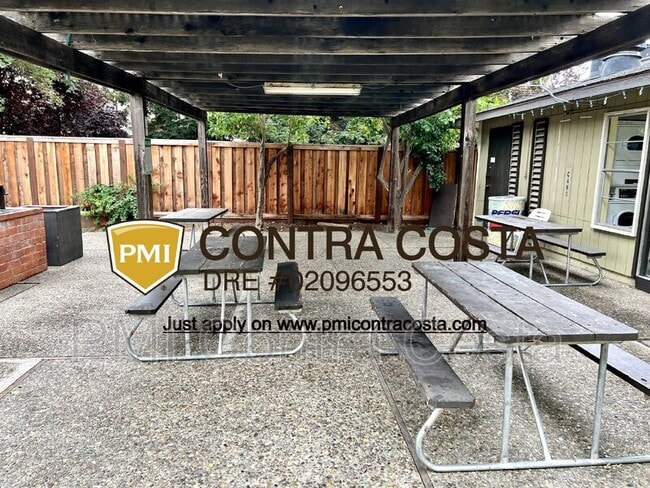 Building Photo - 1060 Oak Grove Rd