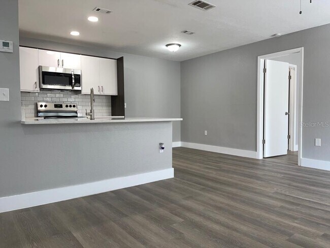 Building Photo - 623 Dory Ln