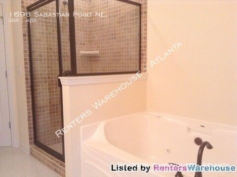 Building Photo - Spacious 3 Story-3 Bath Townhome in North ...