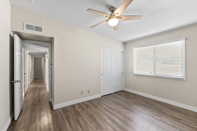 Building Photo - 1135 E Palmcroft Dr