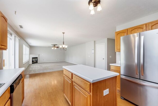 Building Photo - 4 Bedroom with a 3 Car Garage in Zionsvill...