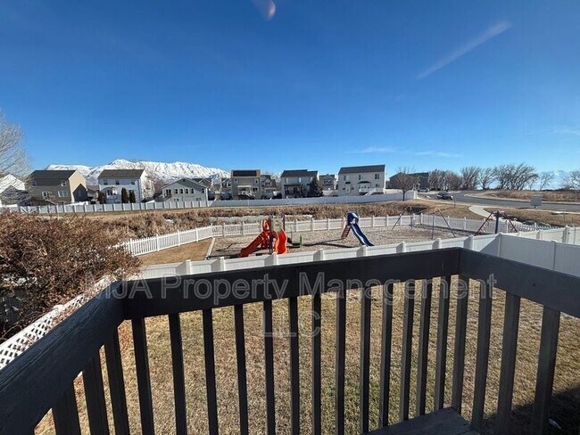 Building Photo - 31 Kintail St