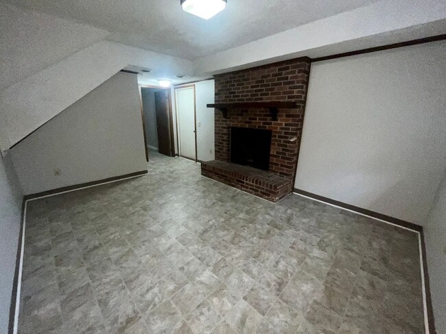 Building Photo - 3 Bedroom Home Close To Clemson Campus