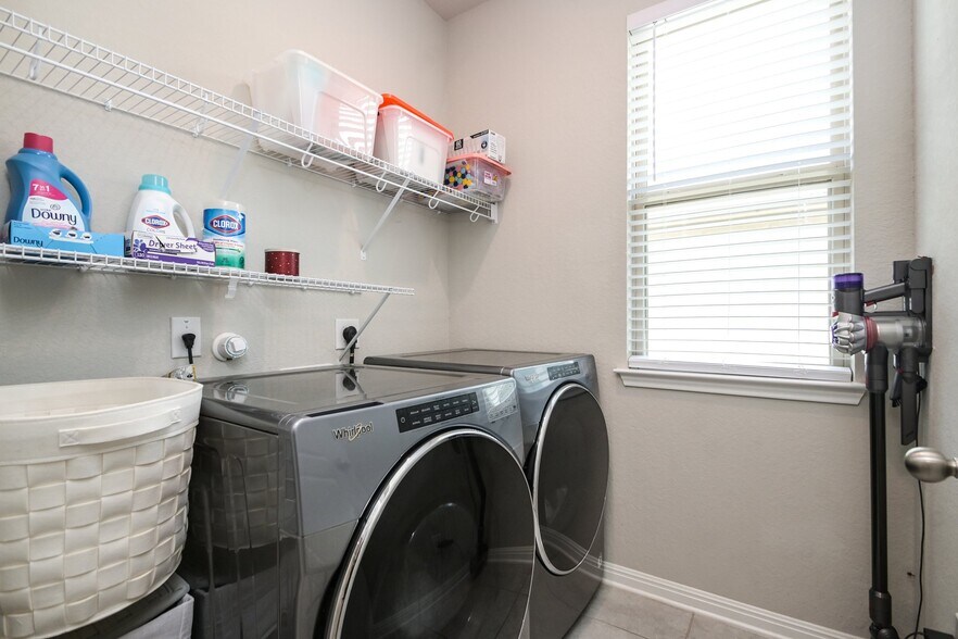 Building Photo - 2411 Verona Wy