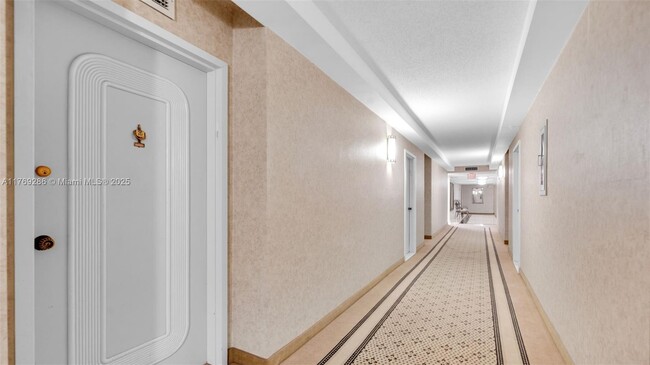 Building Photo - 2030 S Ocean Dr