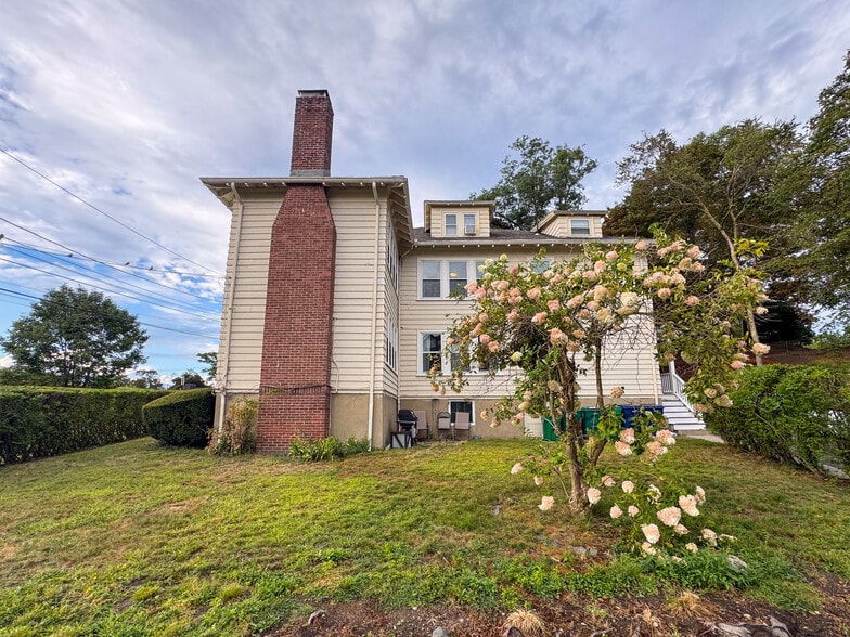 Building Photo - 28 Manet Rd