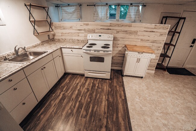 Building Photo - 421 Breckenridge St