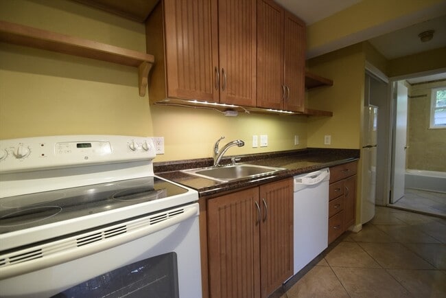 Building Photo - 1 Colonial Village Dr