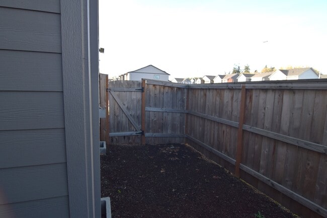 Building Photo - 1400 S 29th Blvd