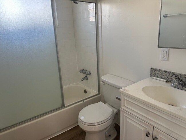 Building Photo - 55-1402