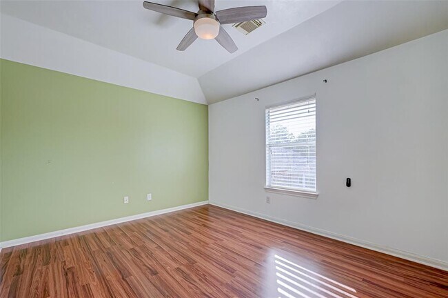 Building Photo - 1606 Maryvale Dr