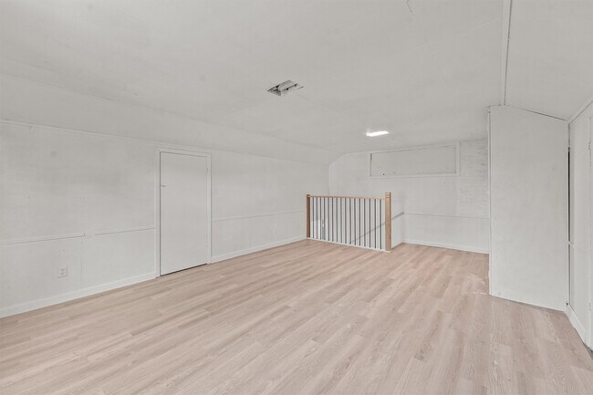 Building Photo - 22 13th Ave N