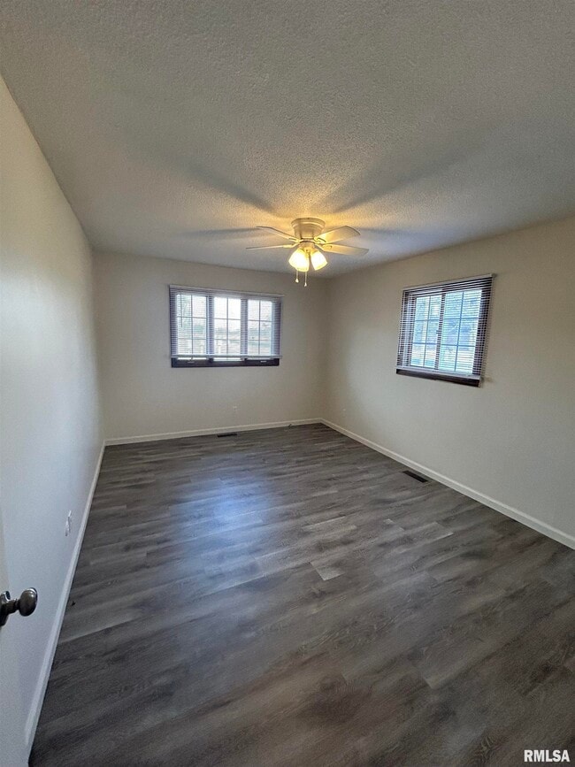 Building Photo - 2 Sundowner Ln