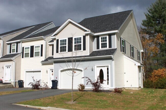 Building Photo - 5 Hickory Ct