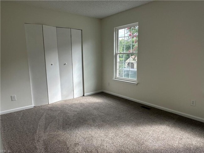 Building Photo - Beautiful 3 Bedroom 2.5 Bathroom Home in Lynnhaven