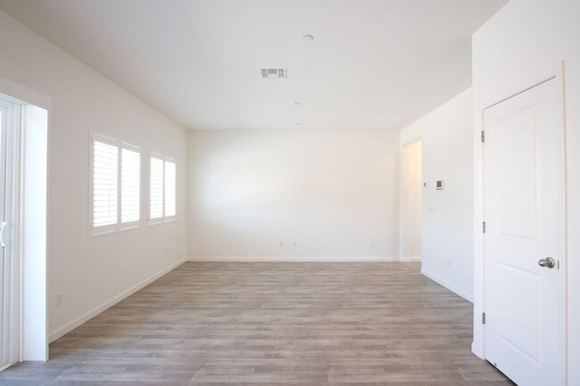 Building Photo - Beautiful Home in Manteca off of the 99, P...