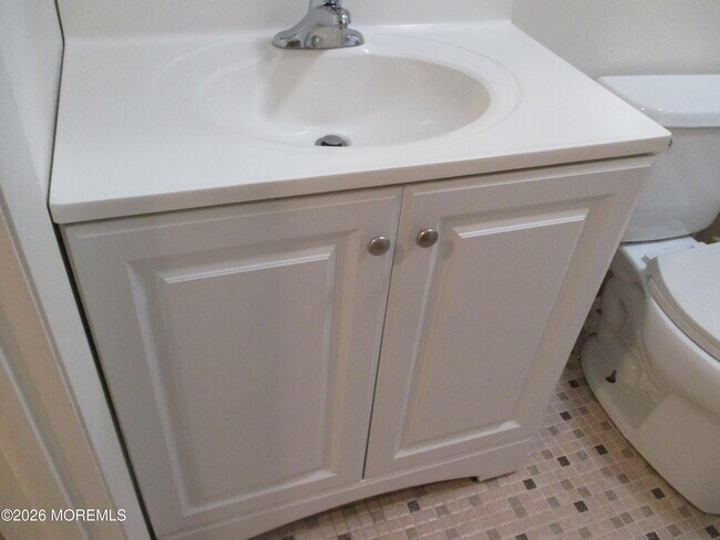 Building Photo - 363B Chesterfield Ct