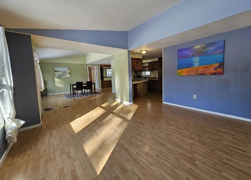 Building Photo - 31 Silkwood Ave