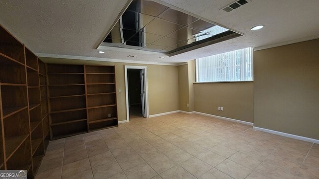Building Photo - 5005 Johns Creek Ct