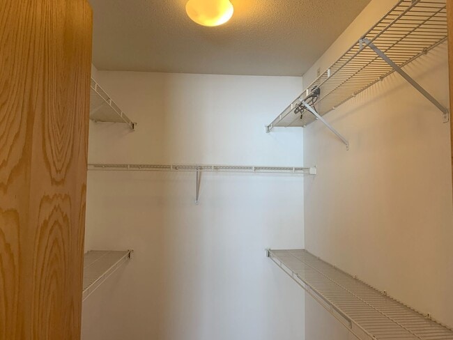 Building Photo - 3 Bedroom Twinhome