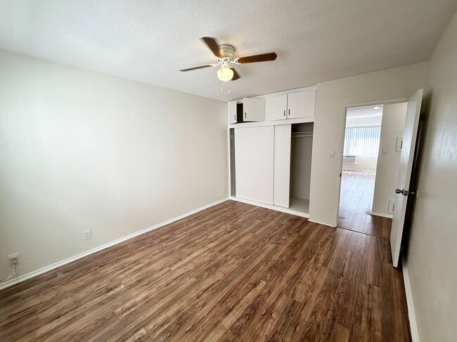 Building Photo - 10237 Commerce Ave