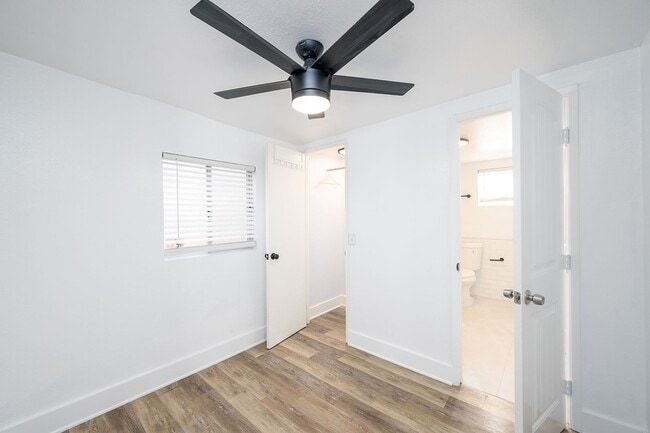 Building Photo - Awesome 2 Bed 1 Bath Remodeled House with Gated Front Yard