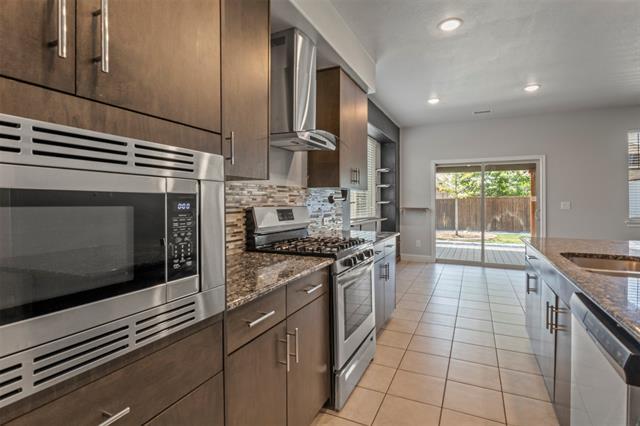 Building Photo - 1017 Chatsworth Dr