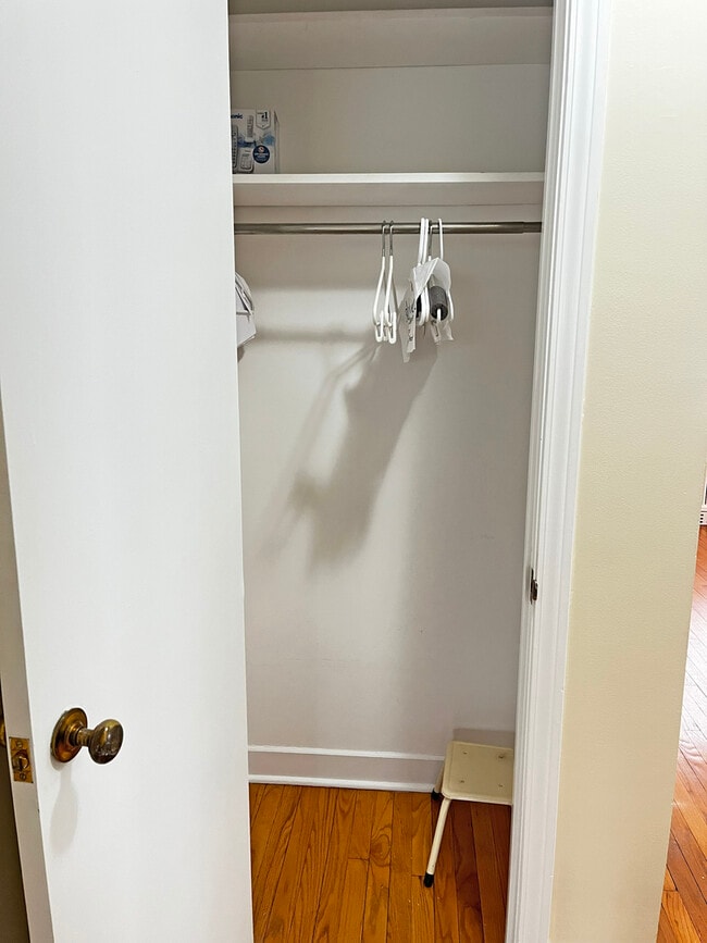 Building Photo - 4 S June Terrace