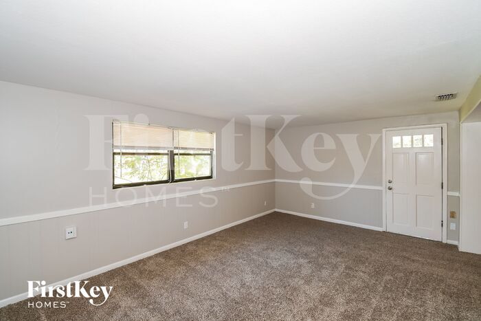 Building Photo - 8017 Santillo Dr