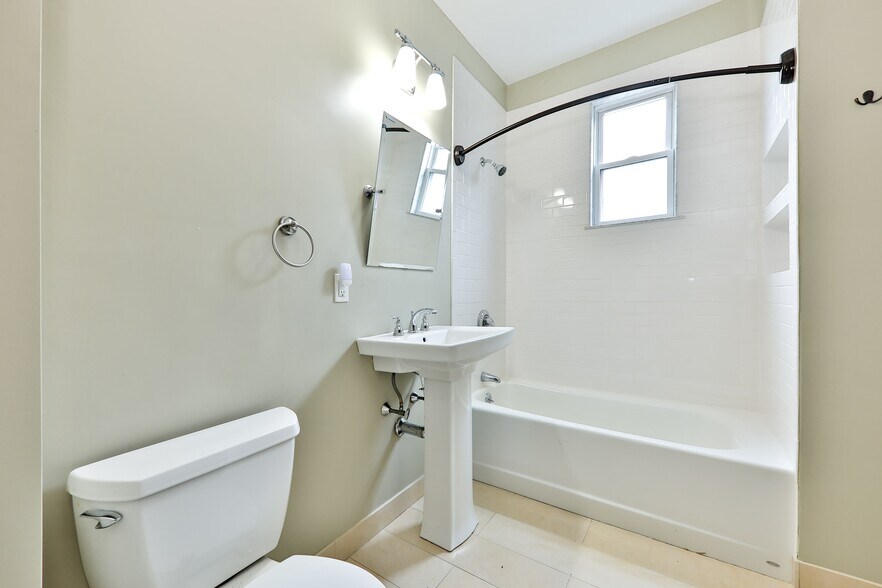 Building Photo - 9 Bellflower St