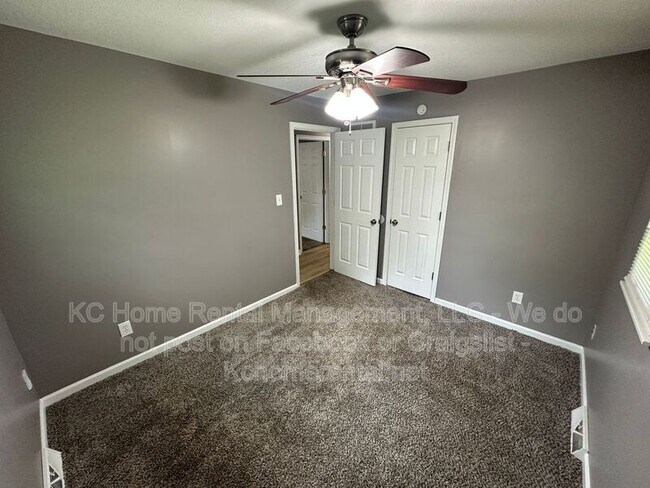 Building Photo - 424 NE Lakeview Dr