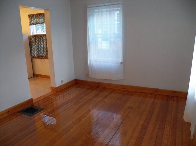 Building Photo - 648 Kearsarge Way