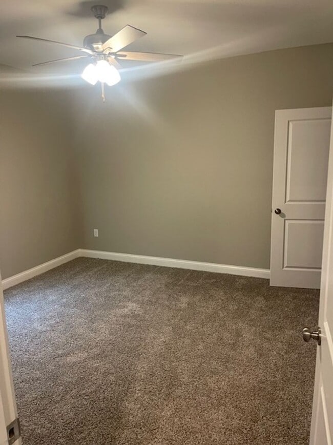 Building Photo - Brand New Units, Extra Nice, 2 bedroom