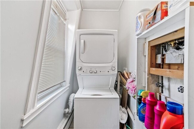 Building Photo - 563 Putnam Pike