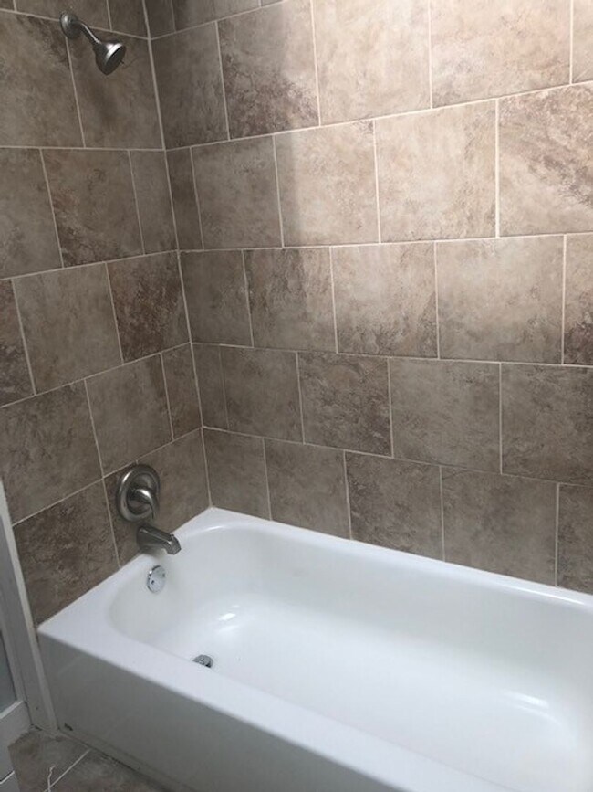 Building Photo - 2707 Royal Rd