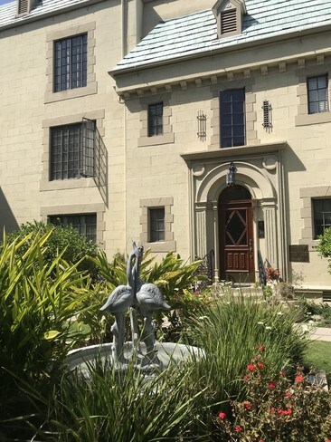 Exterior - 611 S Burnside Ave