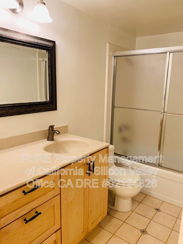 Building Photo - 2315 Eastridge Ave