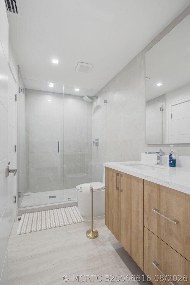 Building Photo - 1173 Hillsboro Mile