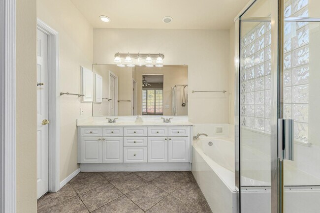 Building Photo - 6962 E Hibiscus Way