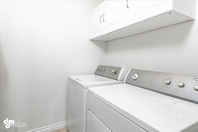 Building Photo - 299 Skwentna Dr