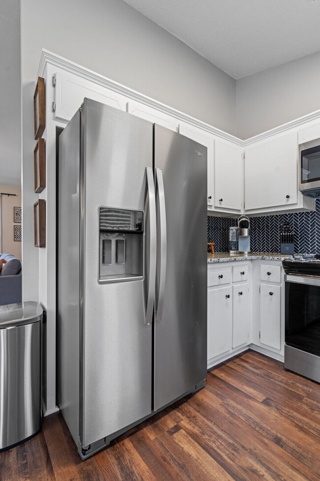 Building Photo - 13 Huntcliff Dr