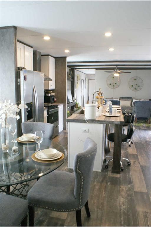 Building Photo - 501 Mesquite Rd