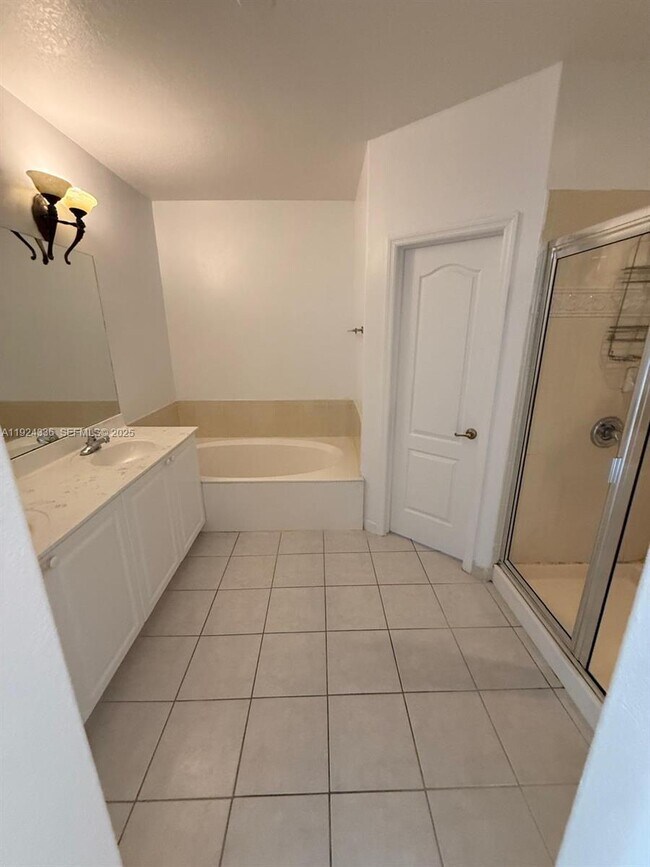 Building Photo - 5543 NW 112th Pl