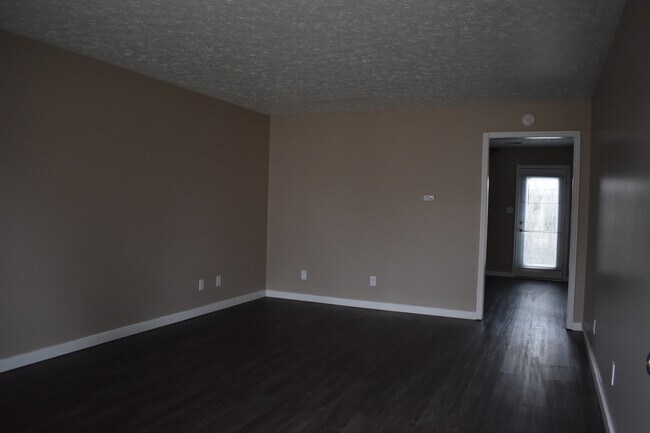 Building Photo - 2 Bedroom duplex