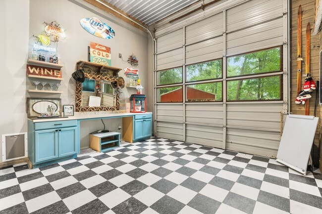 Building Photo - 15058 Lake Paula Dr