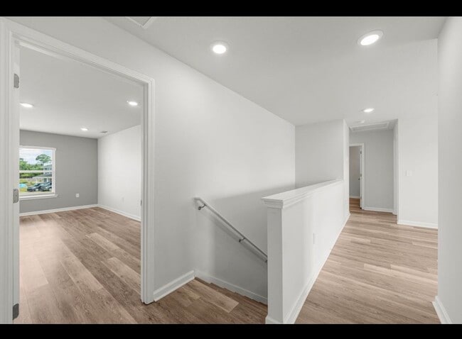 Building Photo - 5832 Viking Wy